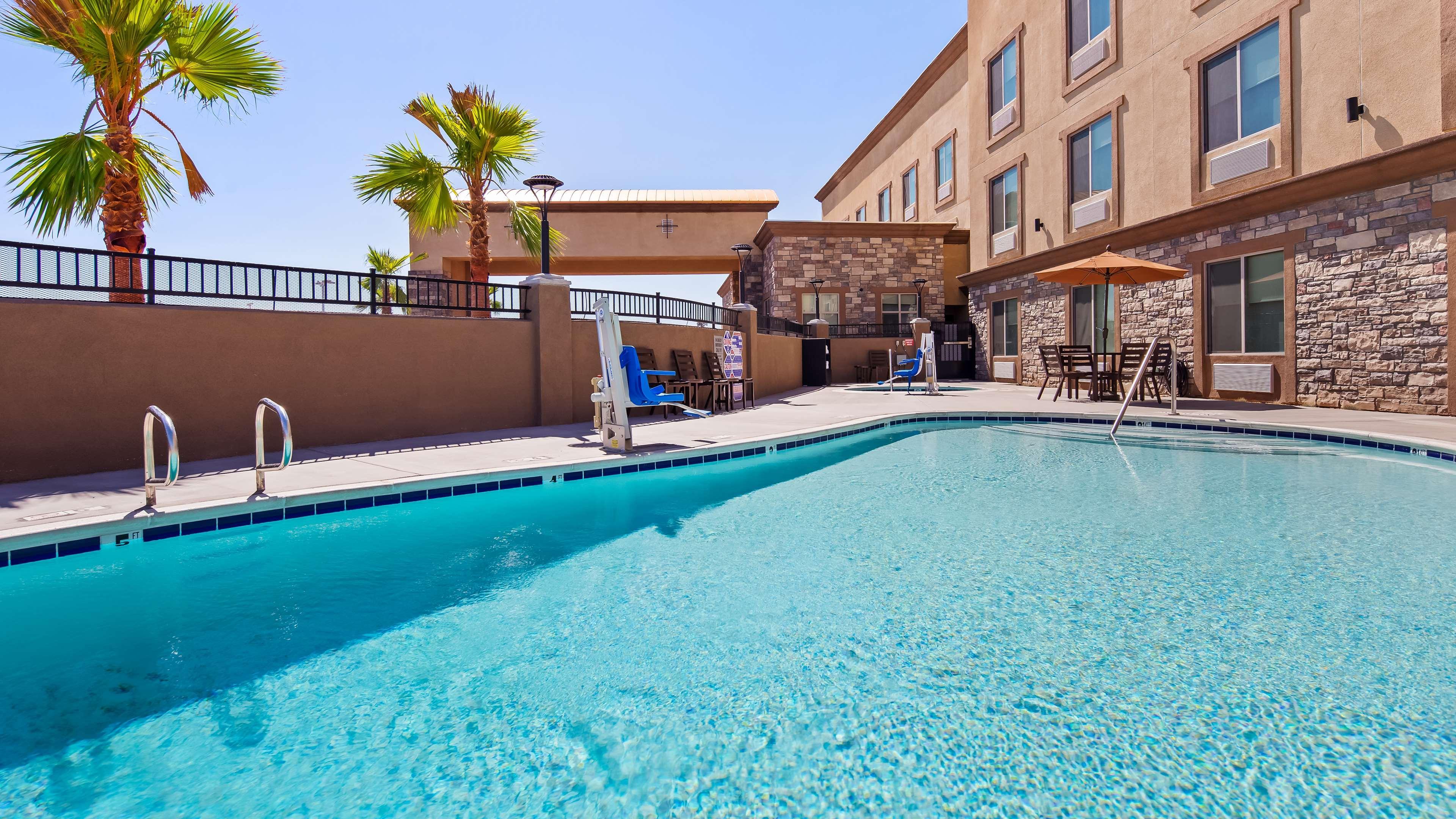 Best Western Holiday Hills Coalville Extérieur photo