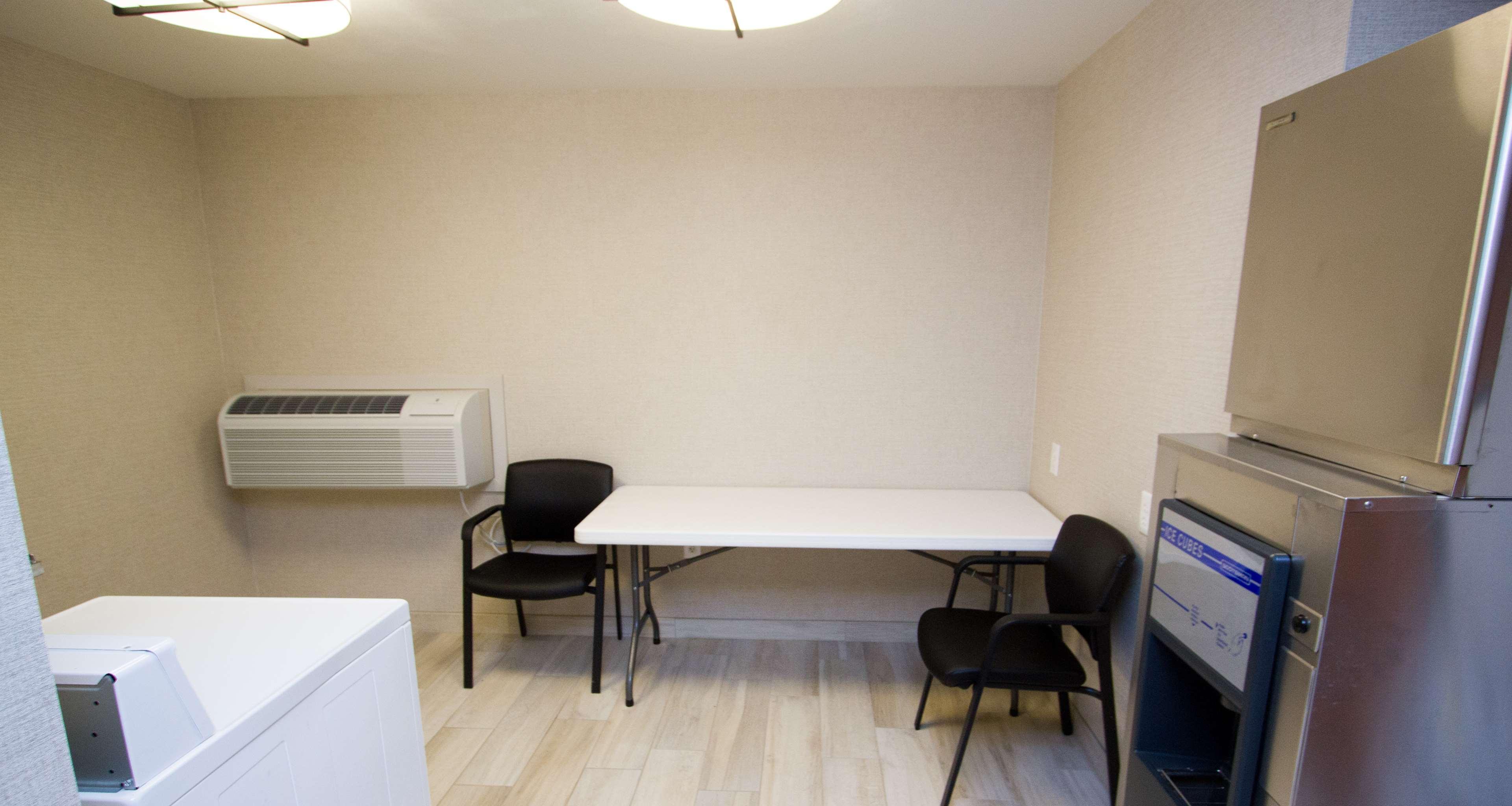Best Western Holiday Hills Coalville Extérieur photo