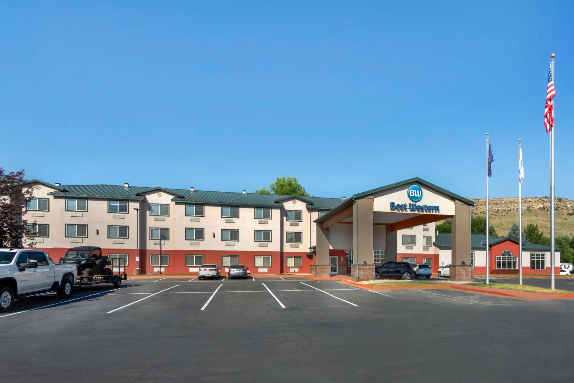 Best Western Holiday Hills Coalville Extérieur photo