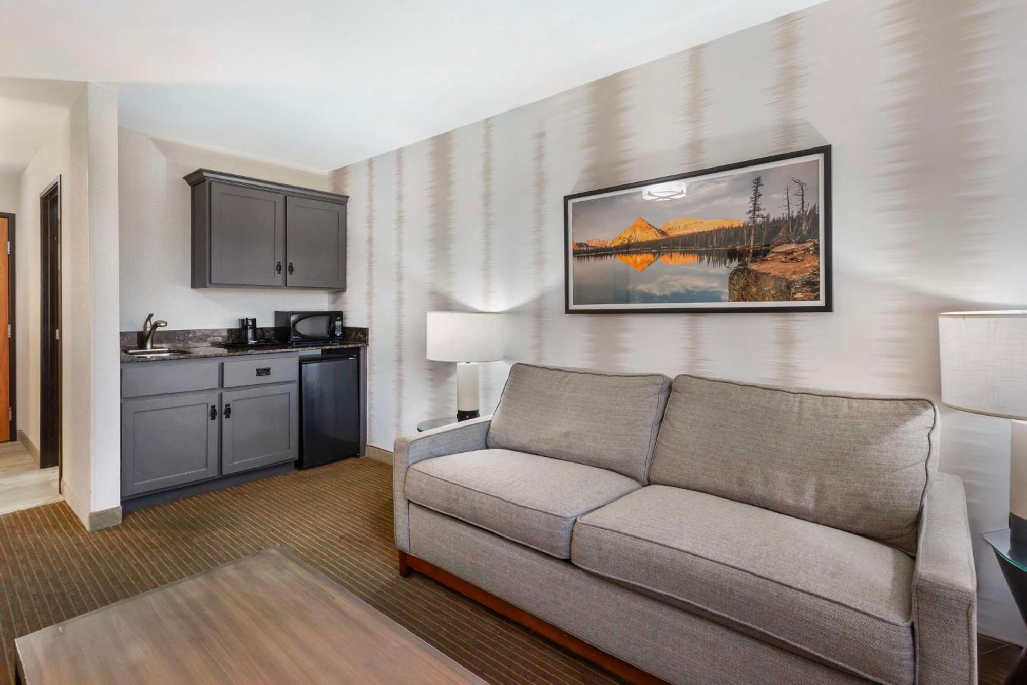 Best Western Holiday Hills Coalville Extérieur photo