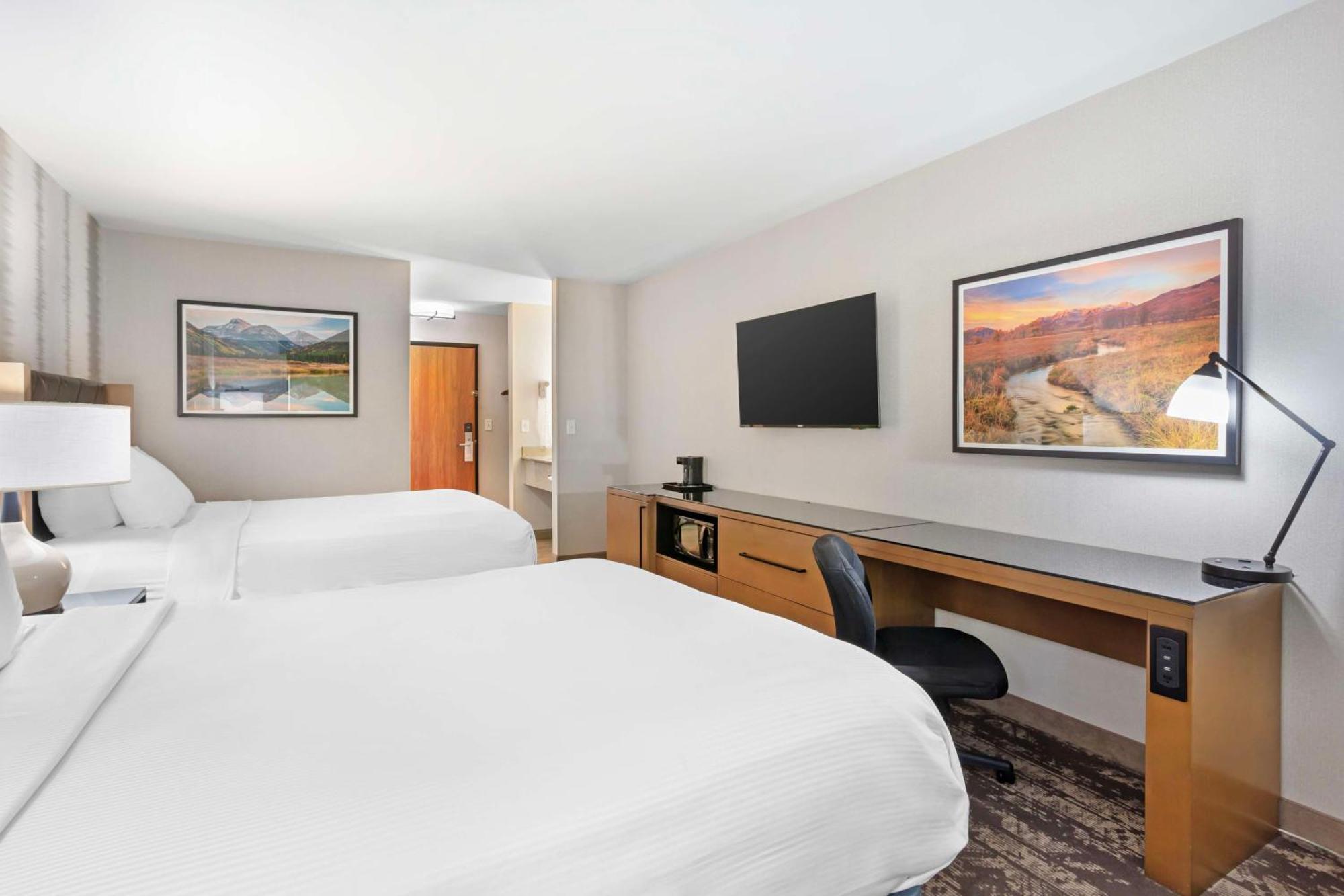 Best Western Holiday Hills Coalville Extérieur photo