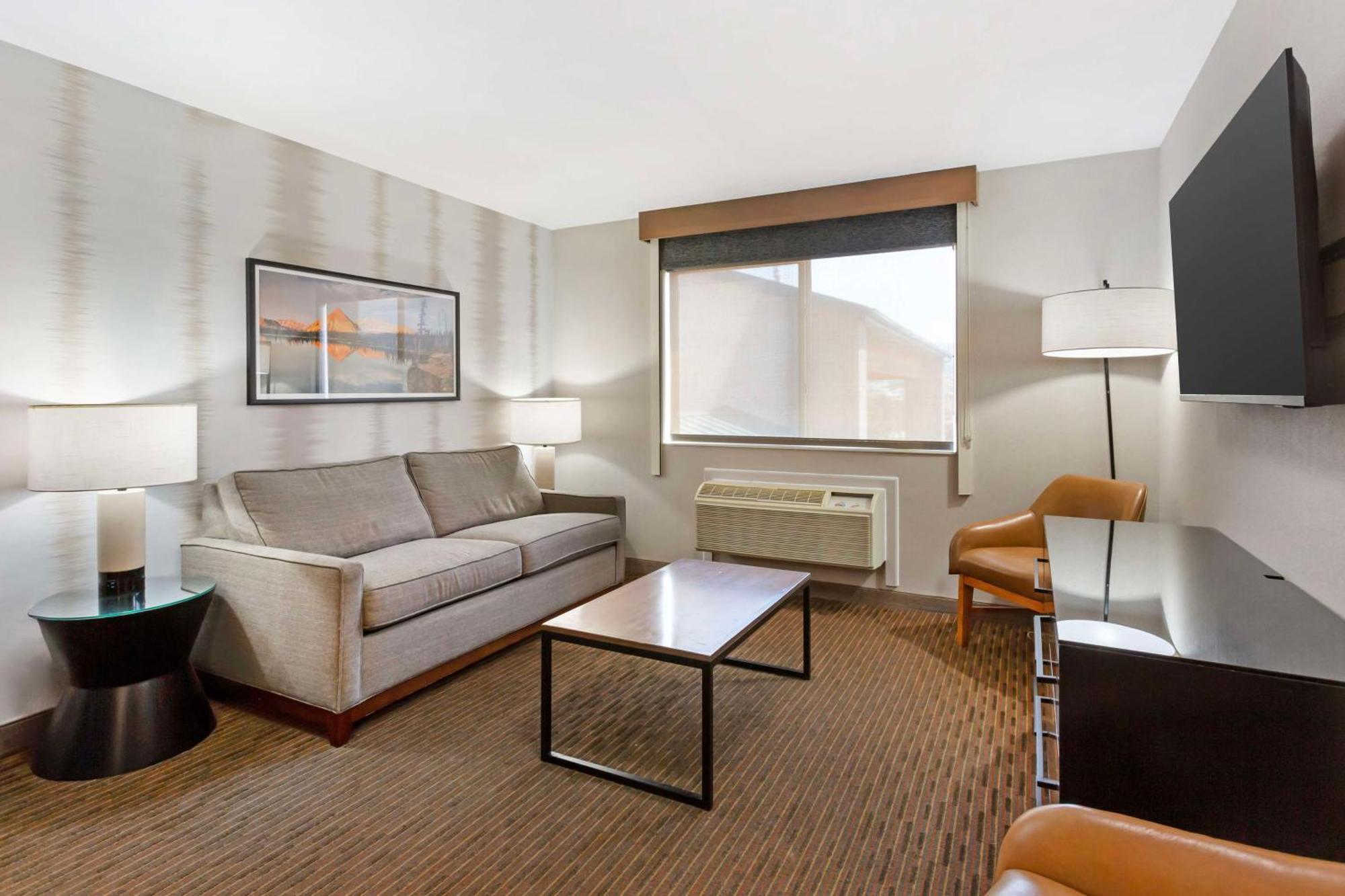 Best Western Holiday Hills Coalville Extérieur photo