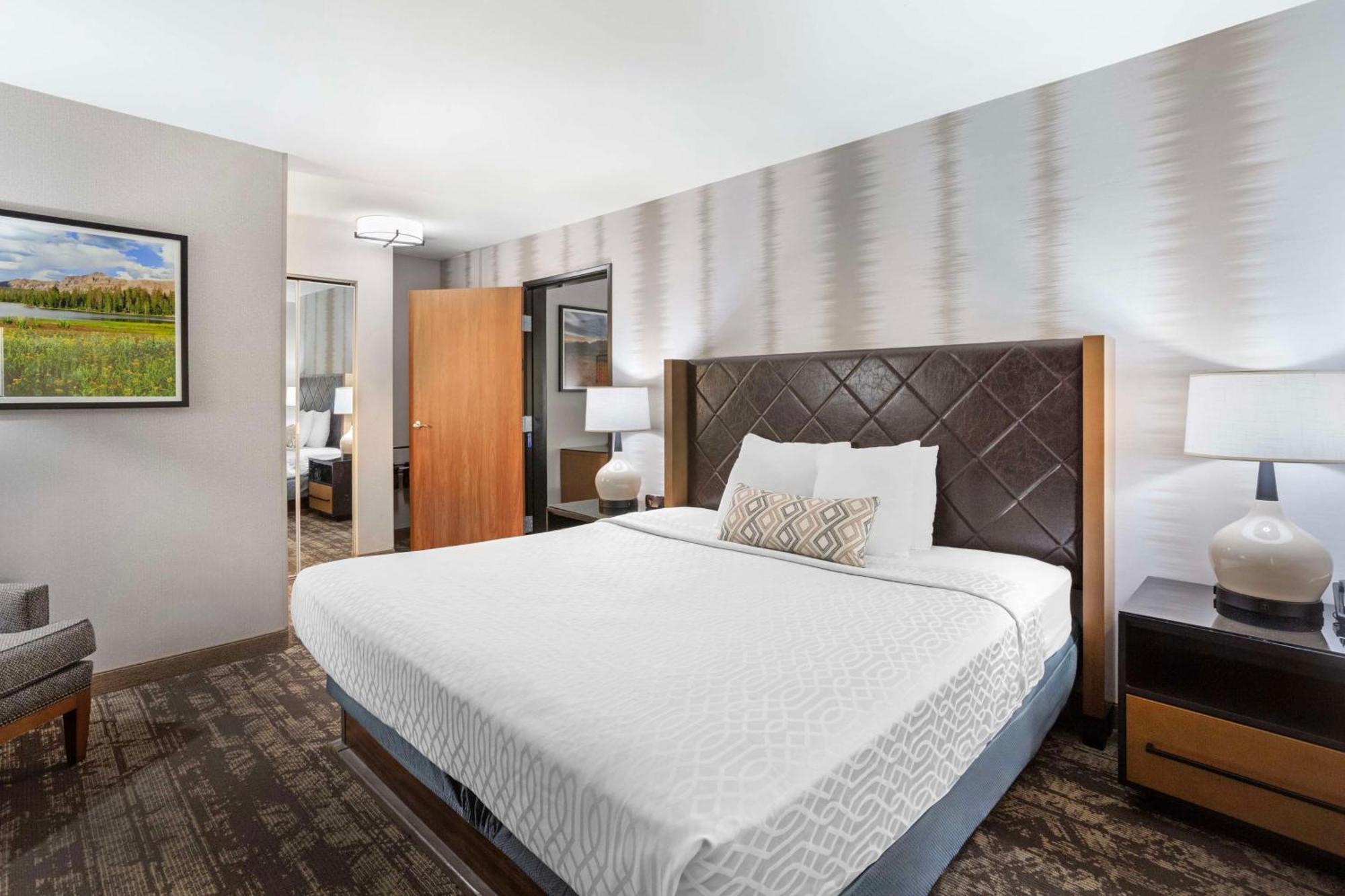 Best Western Holiday Hills Coalville Extérieur photo