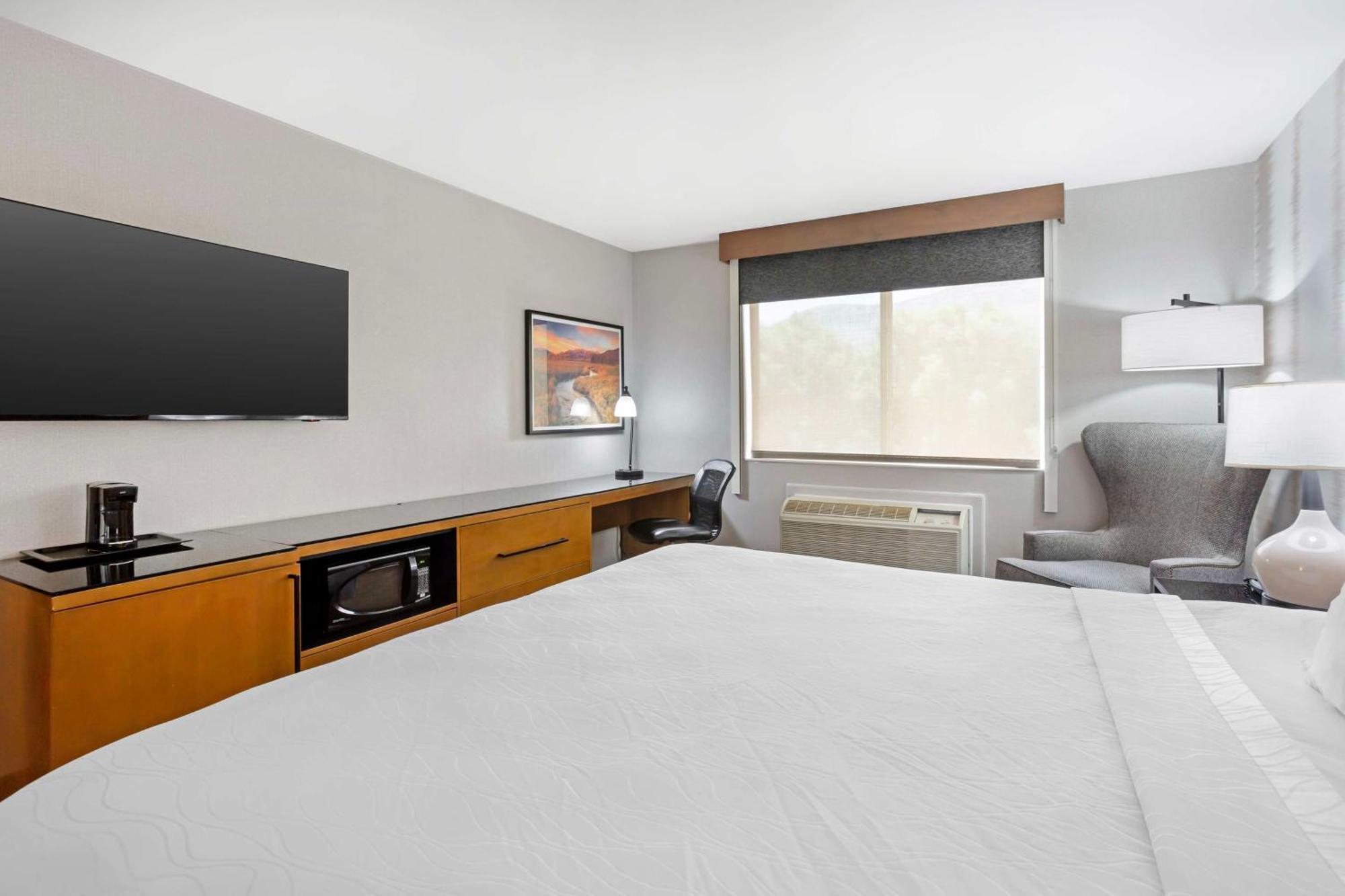 Best Western Holiday Hills Coalville Extérieur photo