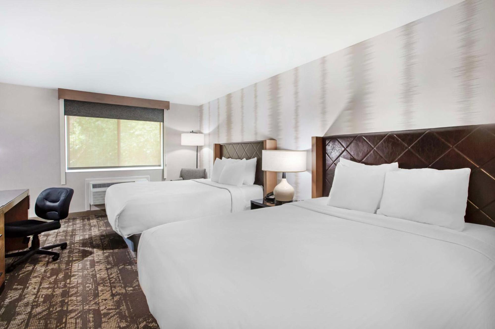 Best Western Holiday Hills Coalville Extérieur photo
