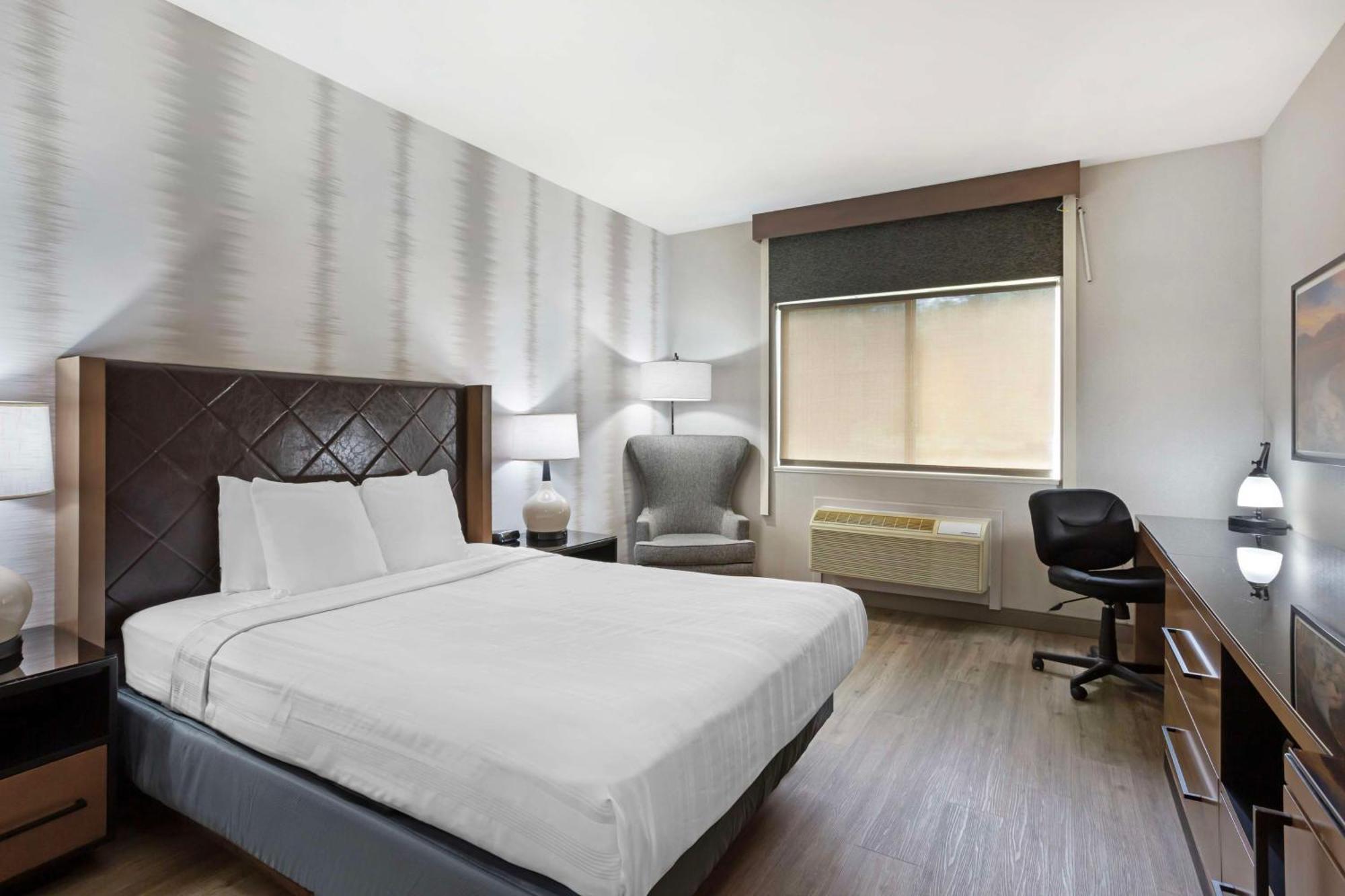 Best Western Holiday Hills Coalville Extérieur photo
