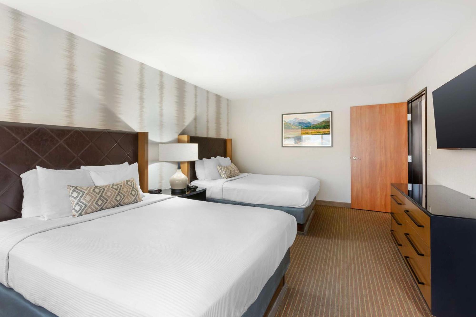 Best Western Holiday Hills Coalville Extérieur photo